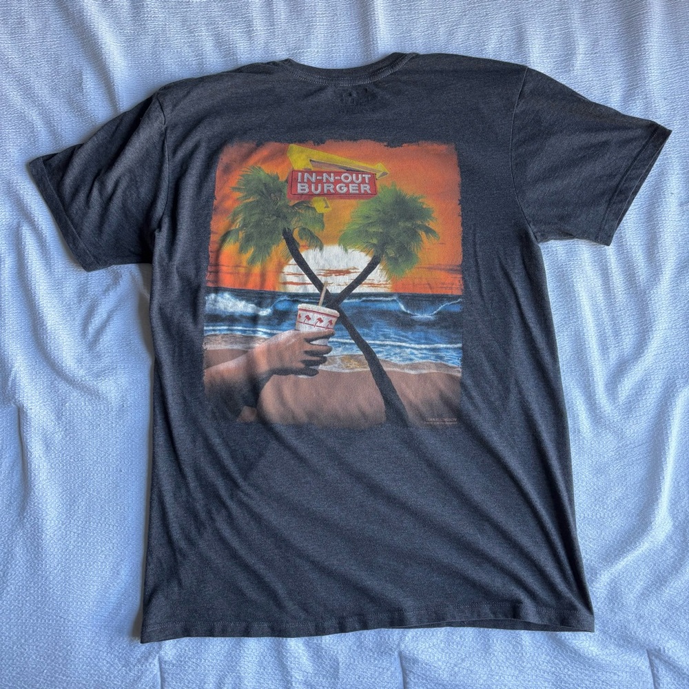 In-N-Out Burger California Beach T-Shirt Medium Gray Graphic Logo Tee